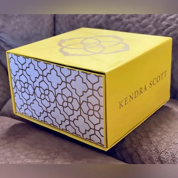 Kendra Scott Necklace Gift Box and Jewelry Bag Set - Picture 8 of 15